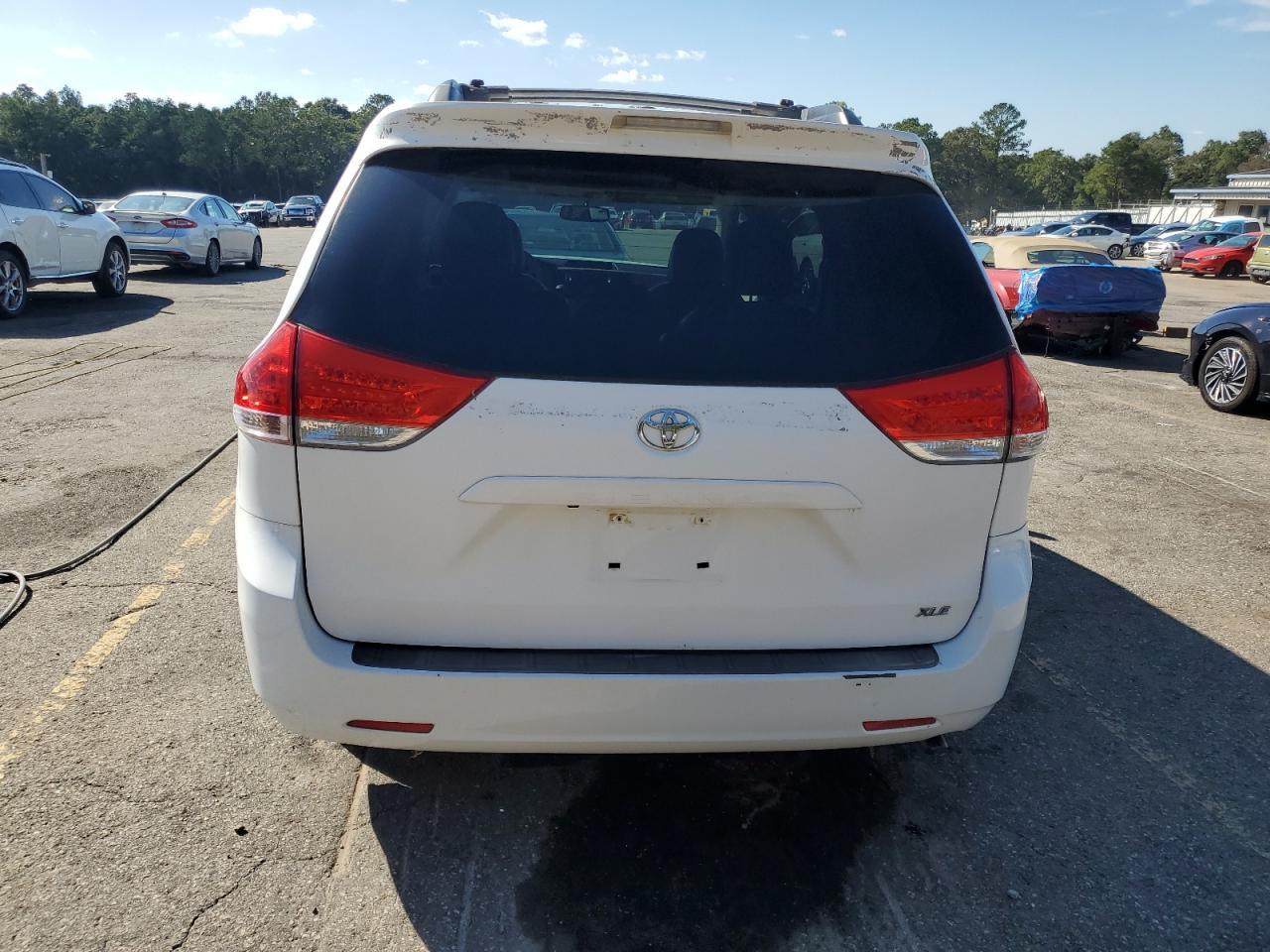 2012 TOYOTA SIENNA