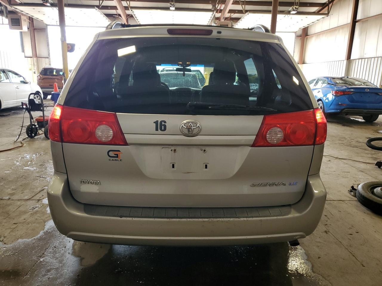2010 TOYOTA SIENNA