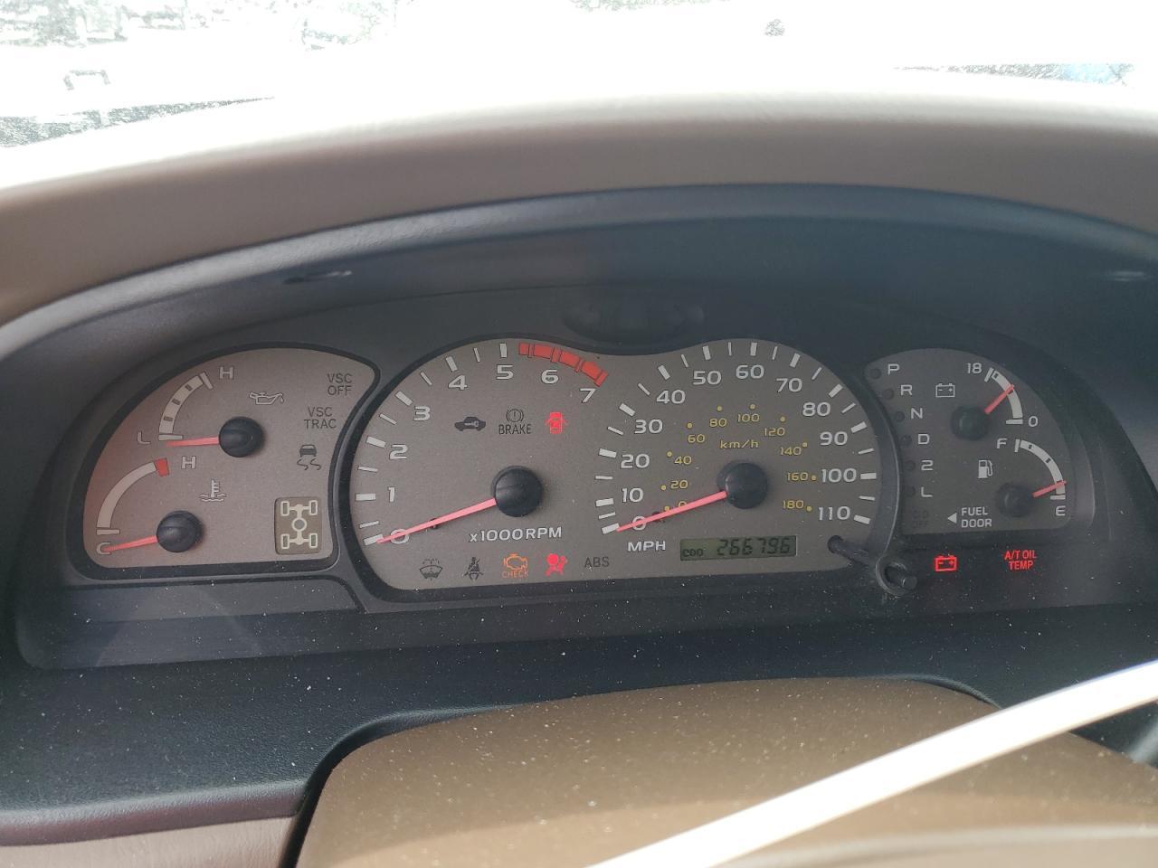 2004 TOYOTA Sequoia