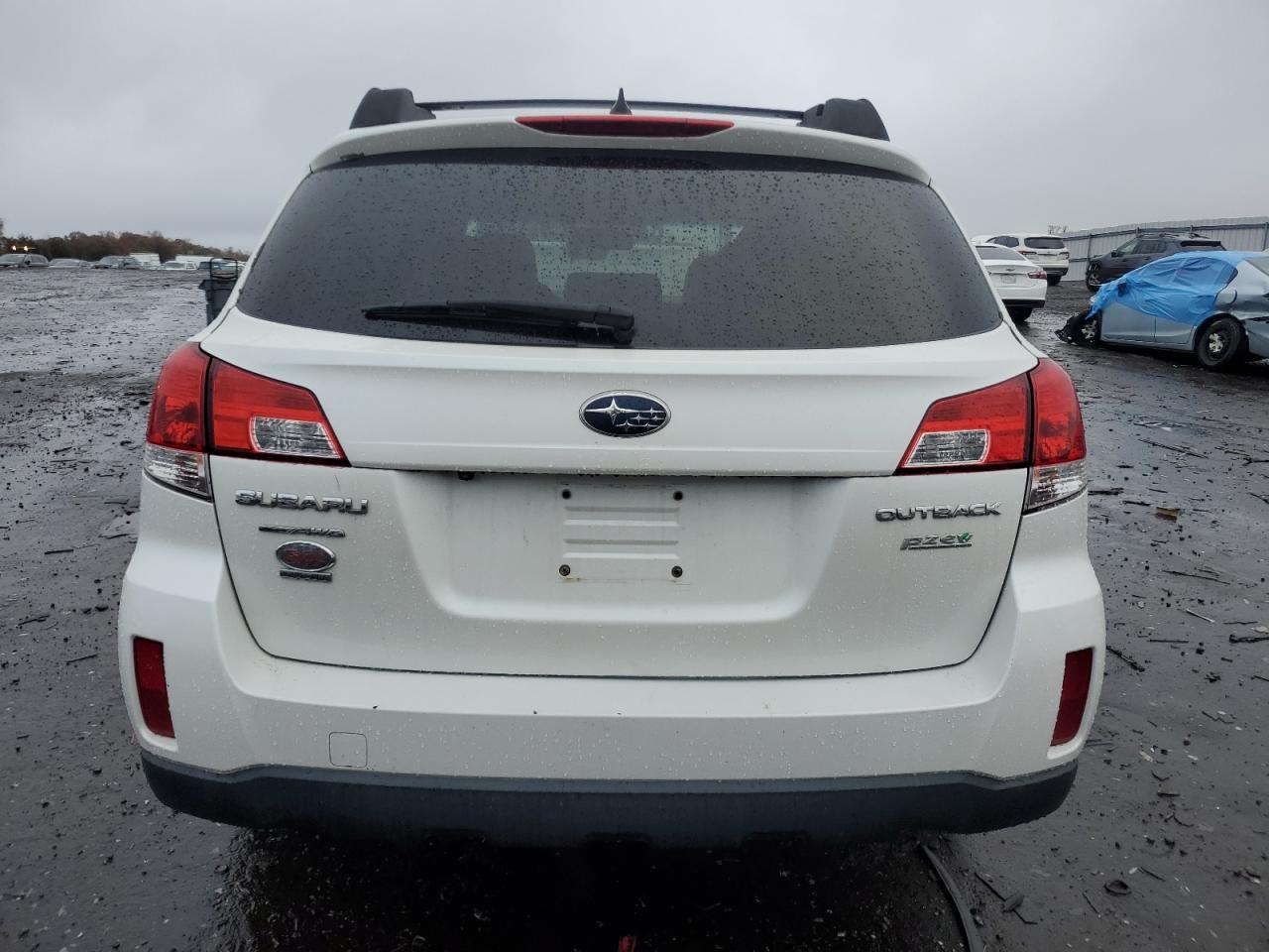 2013 SUBARU Outback