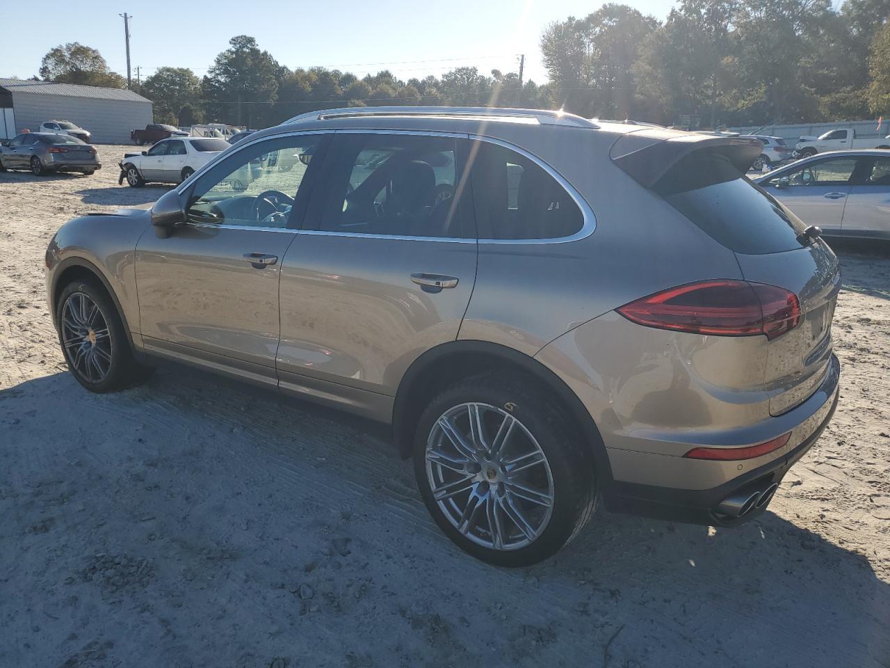 2017 PORSCHE CAYENNE