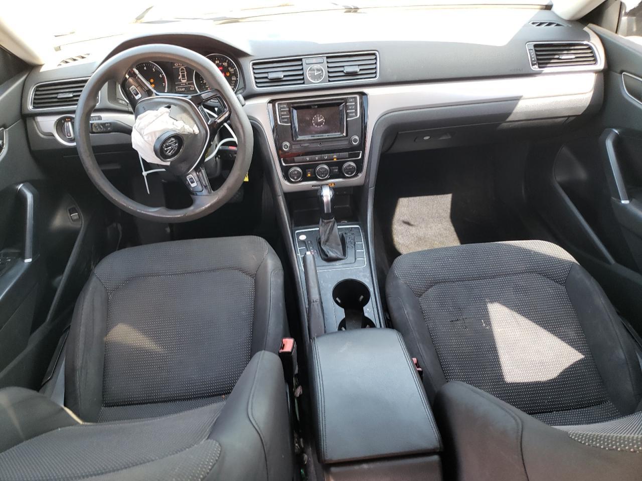 2016 VOLKSWAGEN Passat