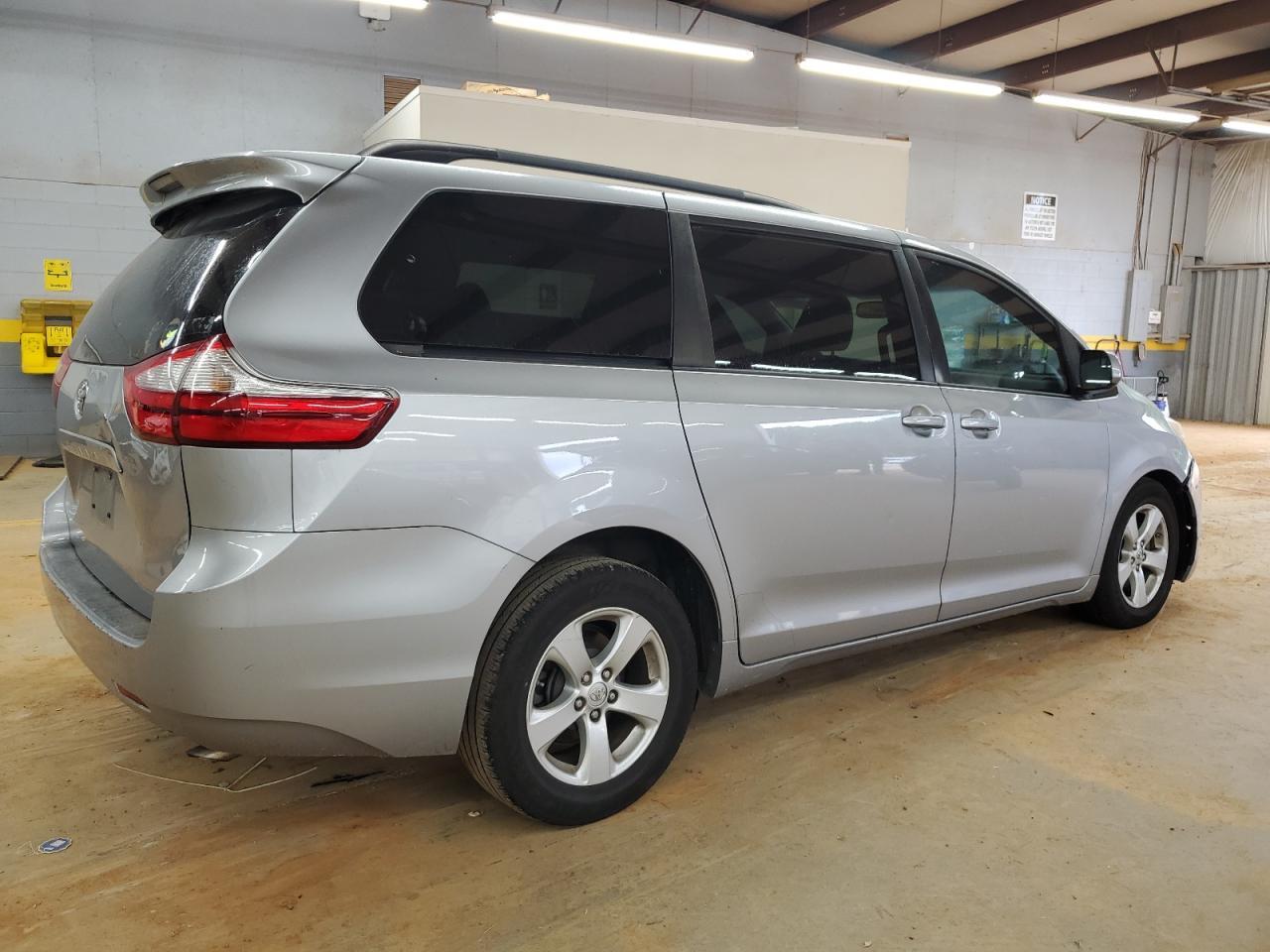 2015 TOYOTA SIENNA