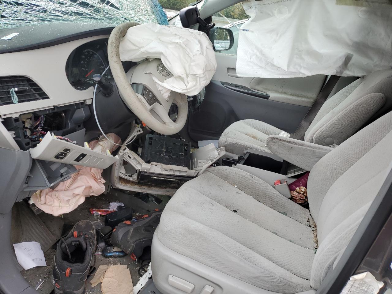 2014 TOYOTA SIENNA