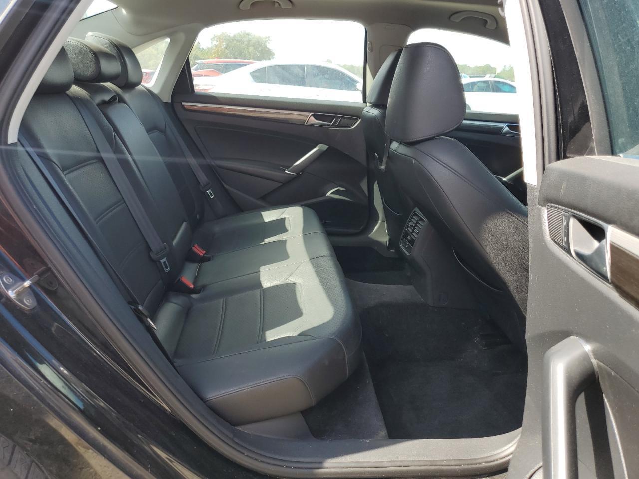 2016 VOLKSWAGEN Passat