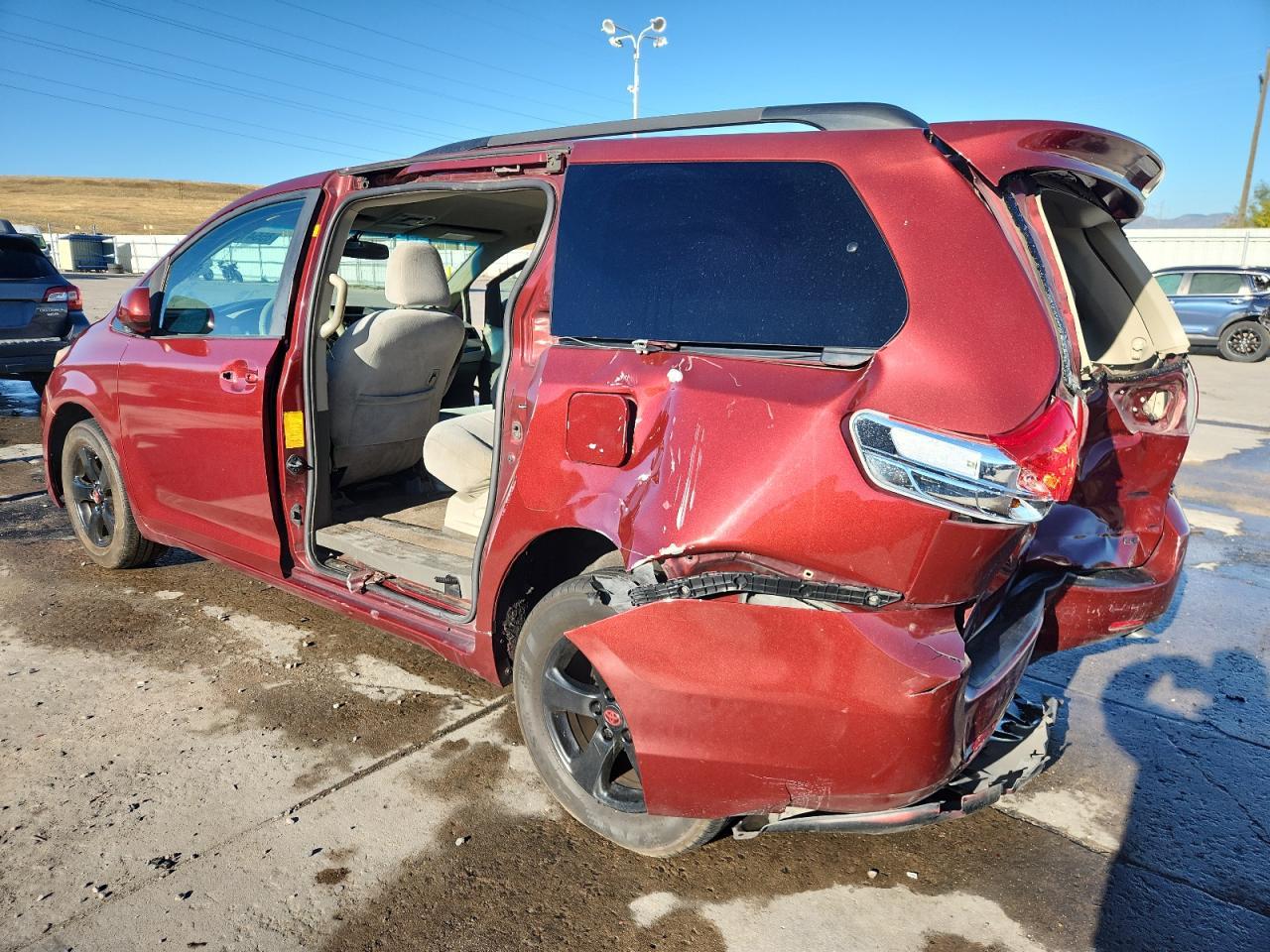 2011 TOYOTA SIENNA