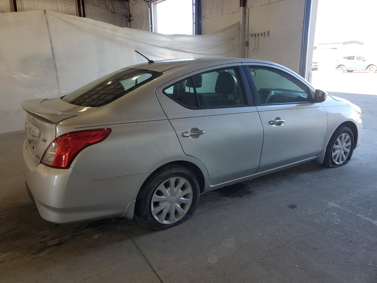 2015 NISSAN VERSA