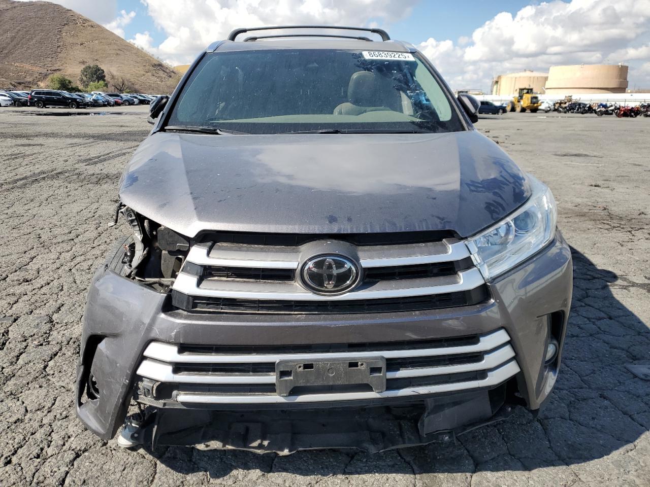 2018 TOYOTA HIGHLANDER