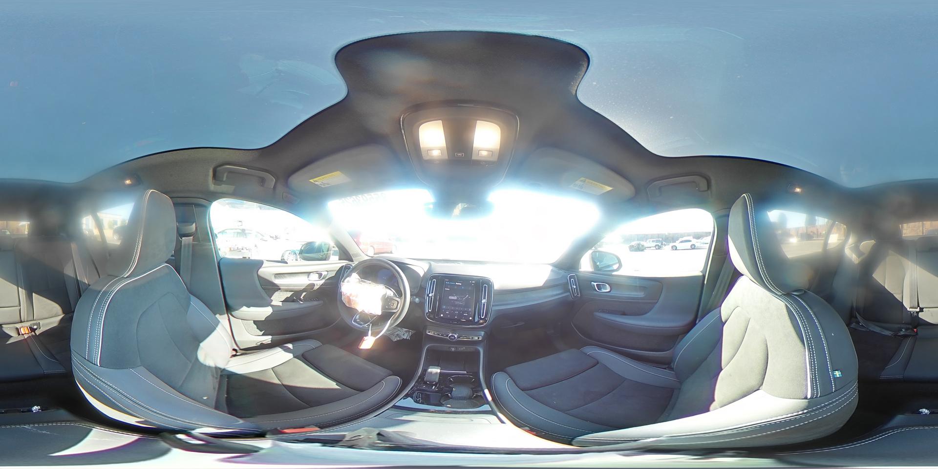 2023 VOLVO C40