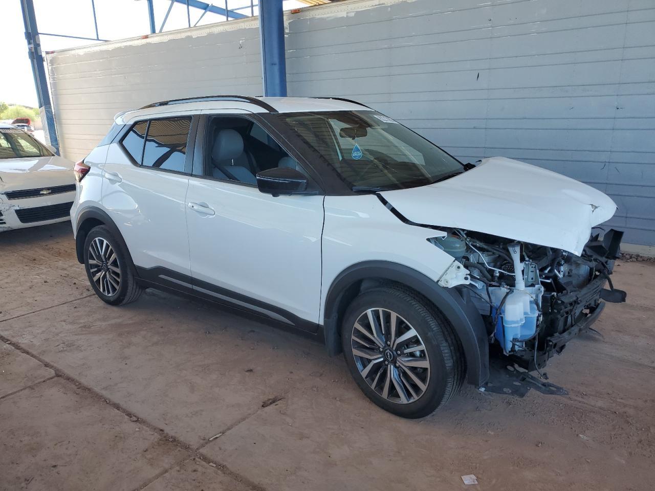 2023 NISSAN KICKS