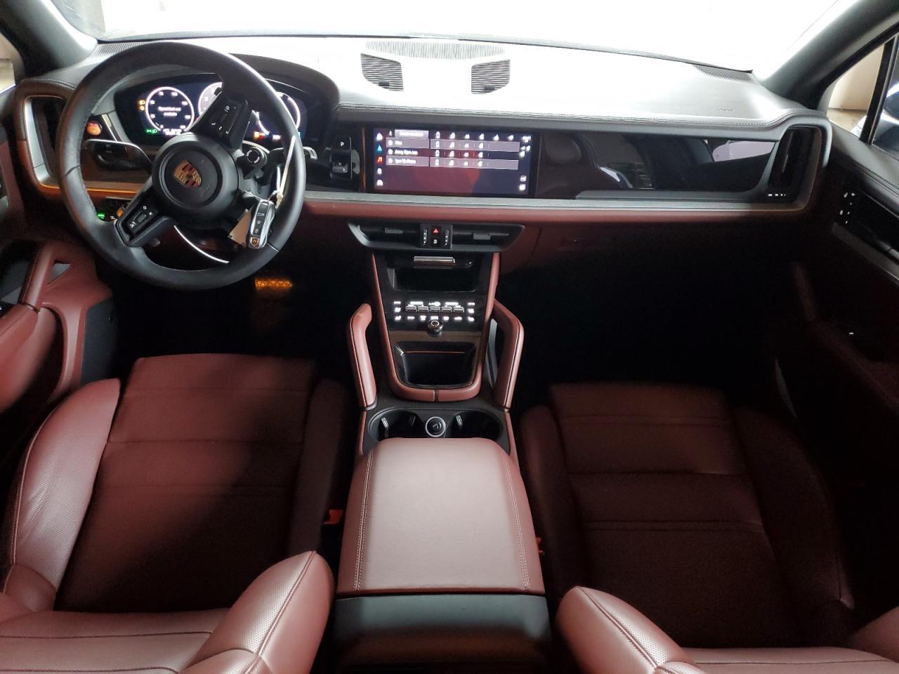 2024 PORSCHE CAYENNE