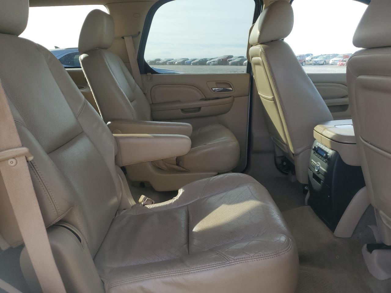 2011 CADILLAC ESCALADE