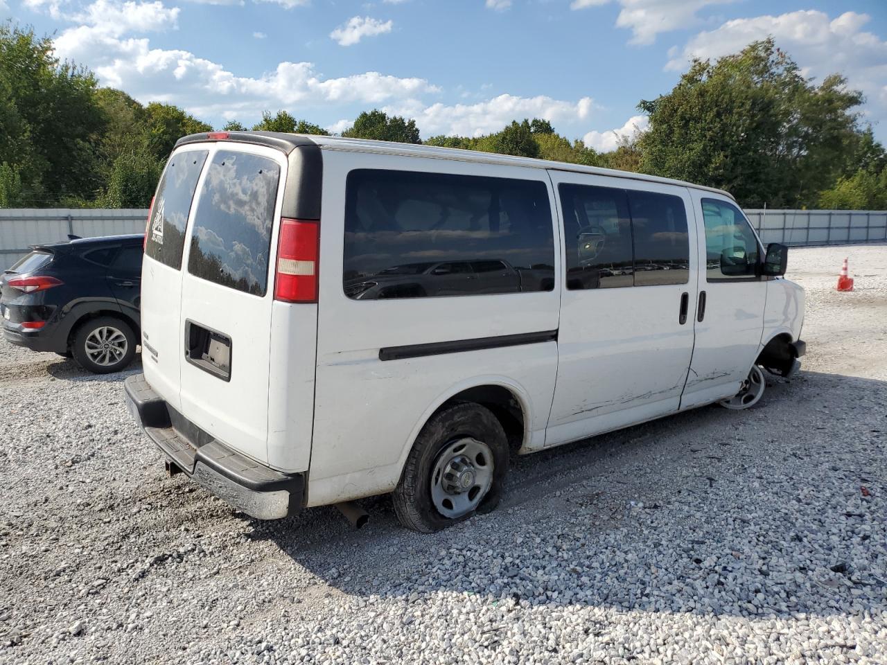 2011 CHEVROLET Express 3500