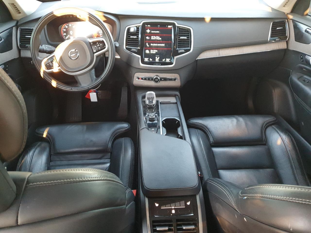 2022 VOLVO XC90
