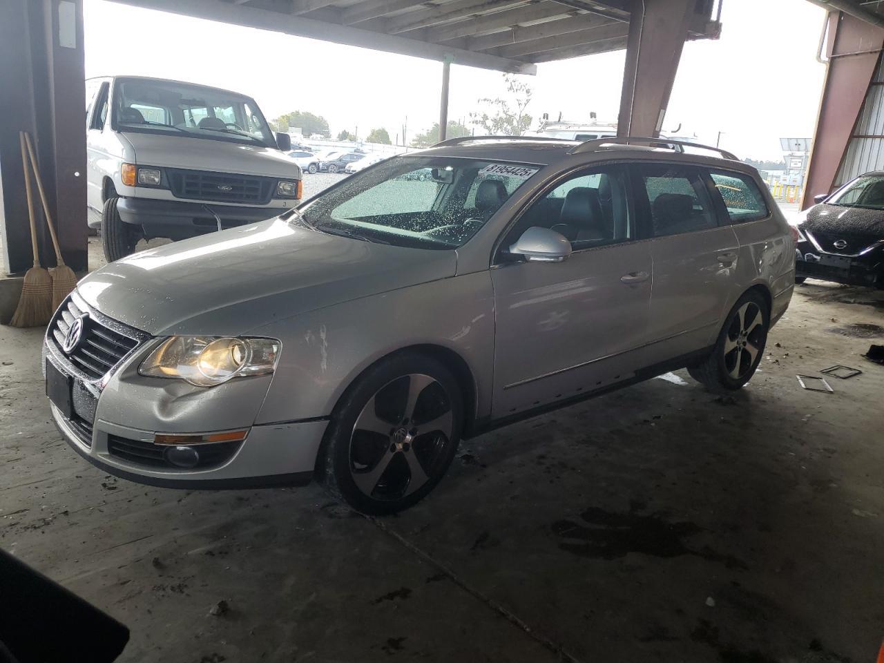 2010 VOLKSWAGEN Passat