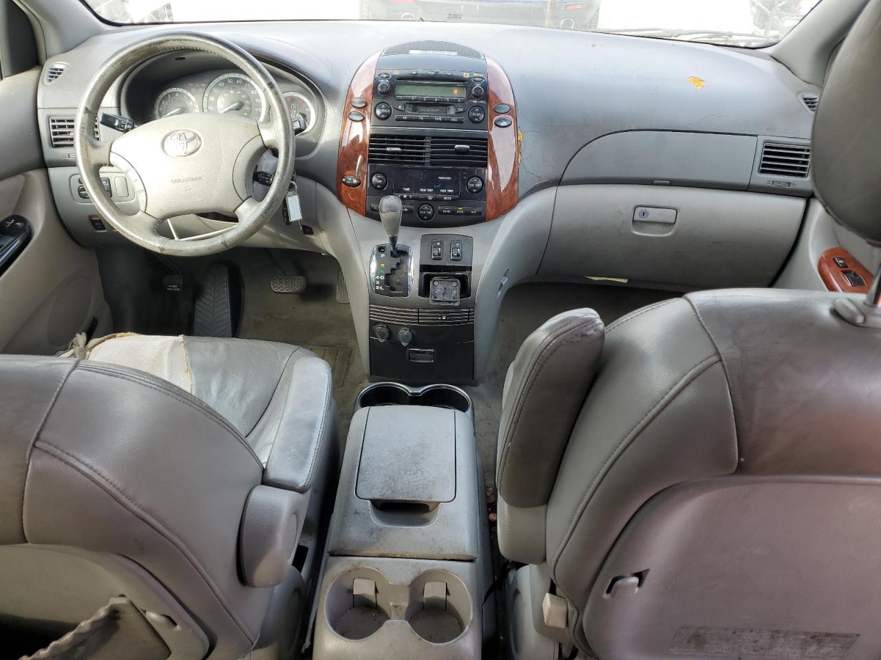 2004 TOYOTA SIENNA