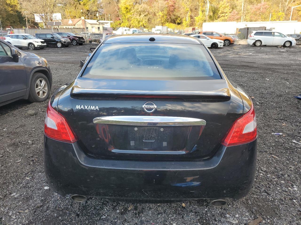 2011 NISSAN Maxima