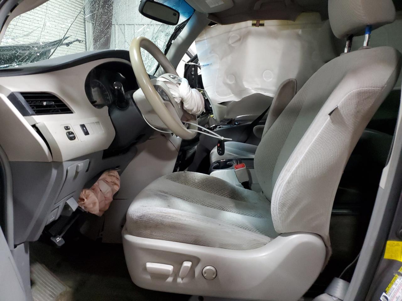 2013 TOYOTA SIENNA