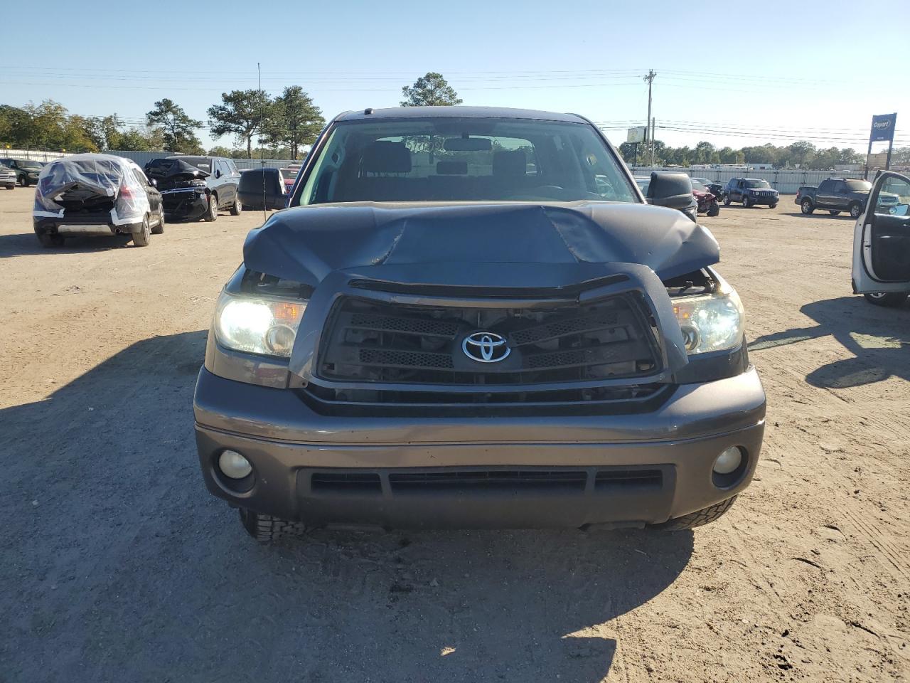2011 TOYOTA TUNDRA