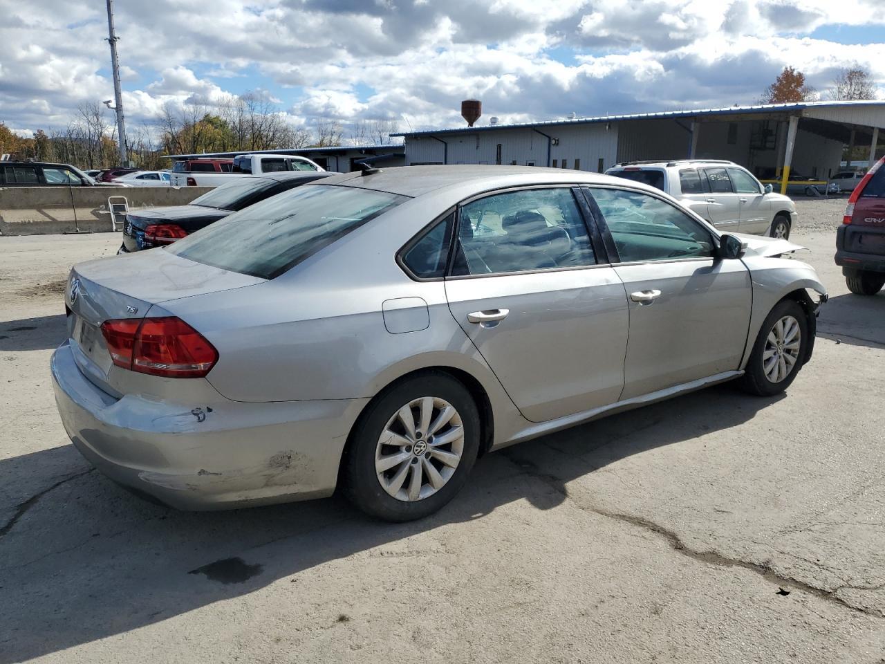 2014 VOLKSWAGEN Passat