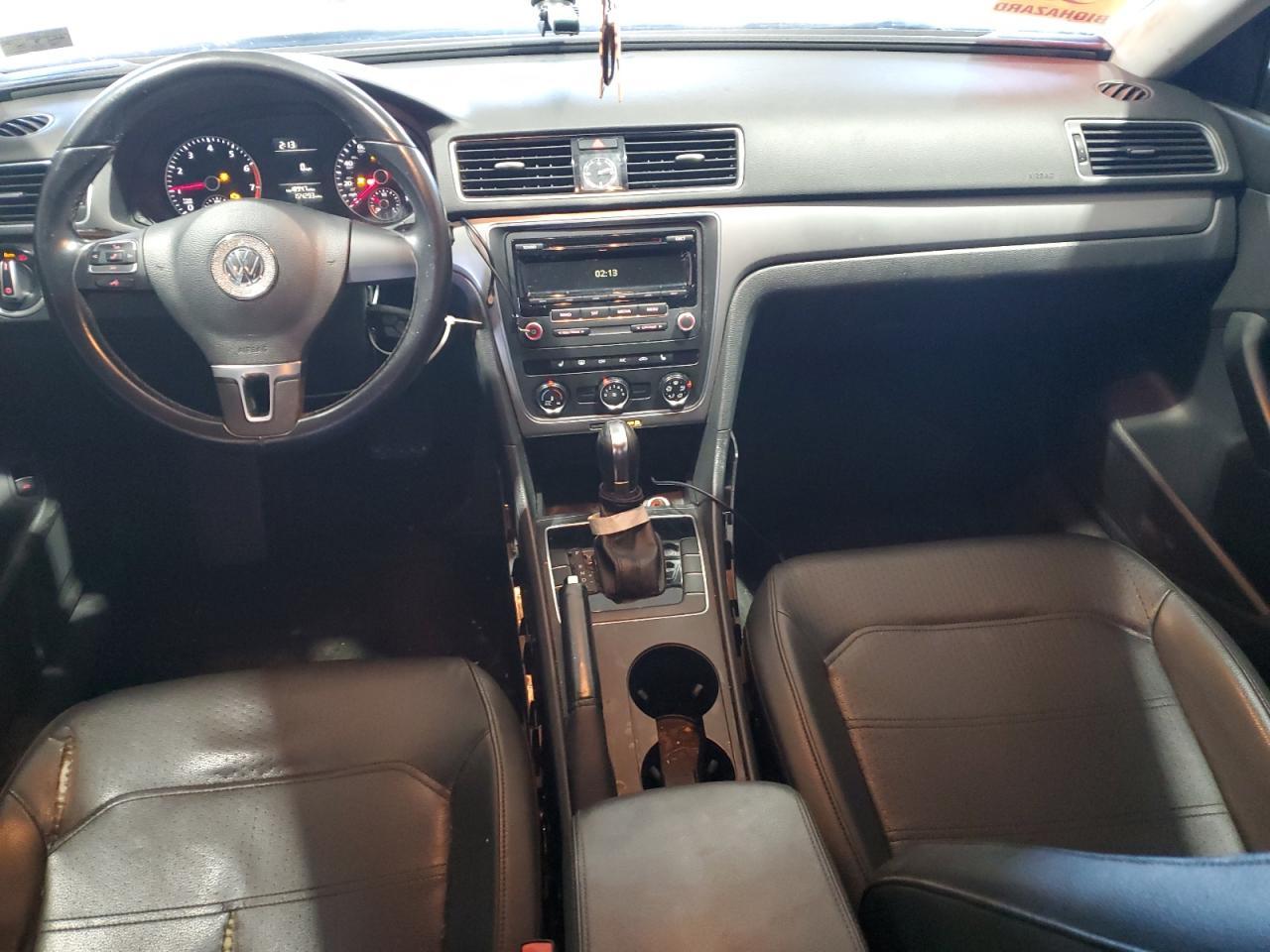 2014 VOLKSWAGEN Passat