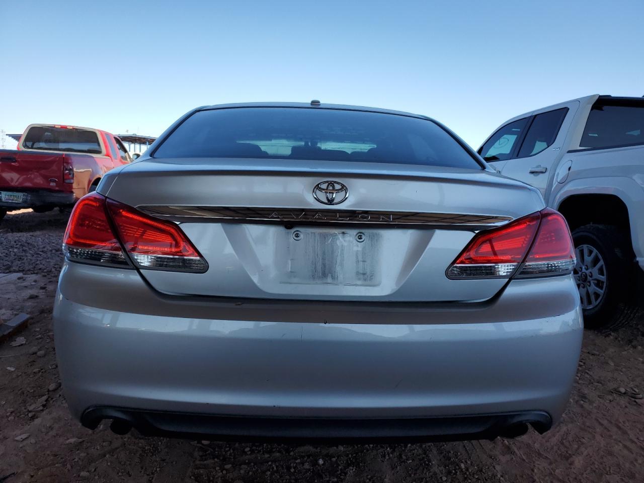 2011 TOYOTA Avalon