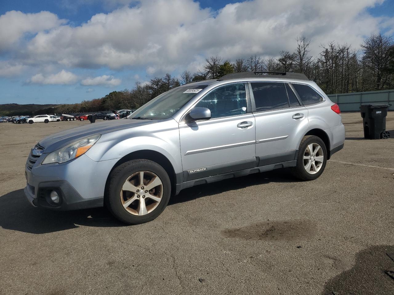 2013 SUBARU Outback