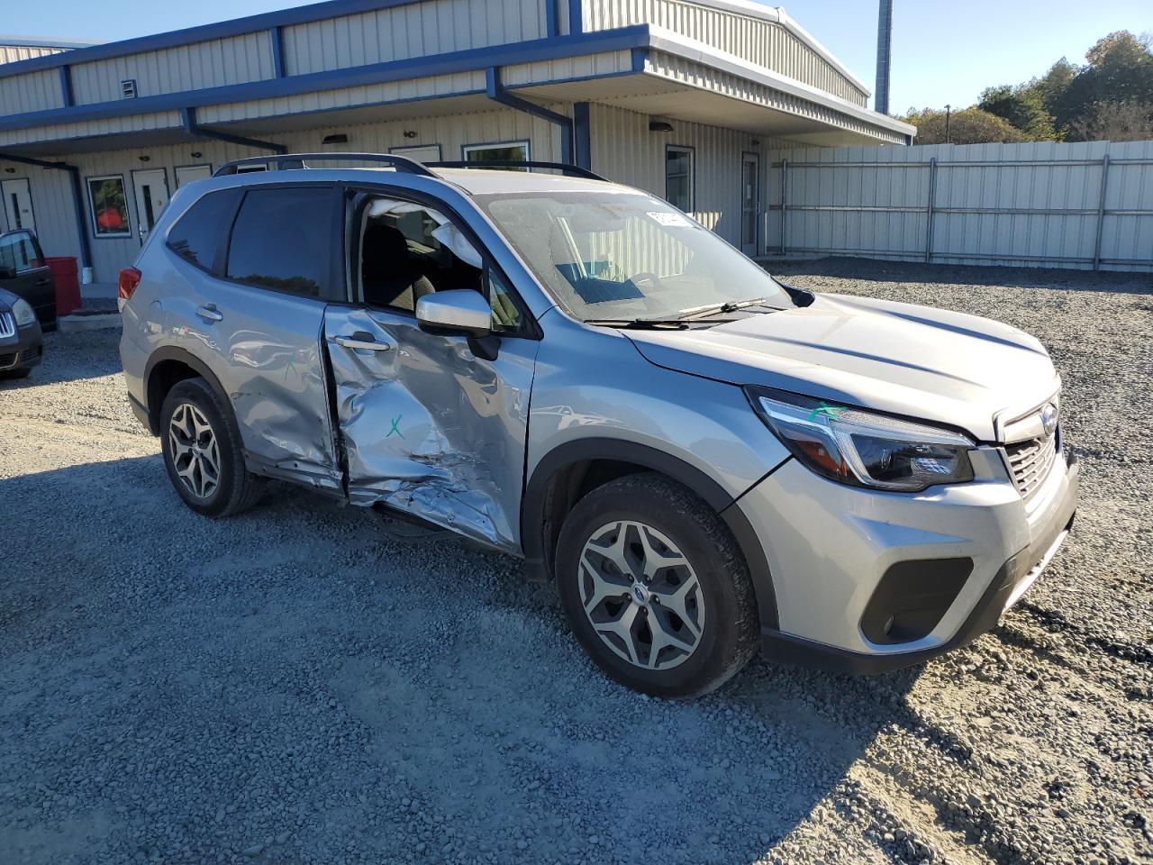 2021 SUBARU FORESTER