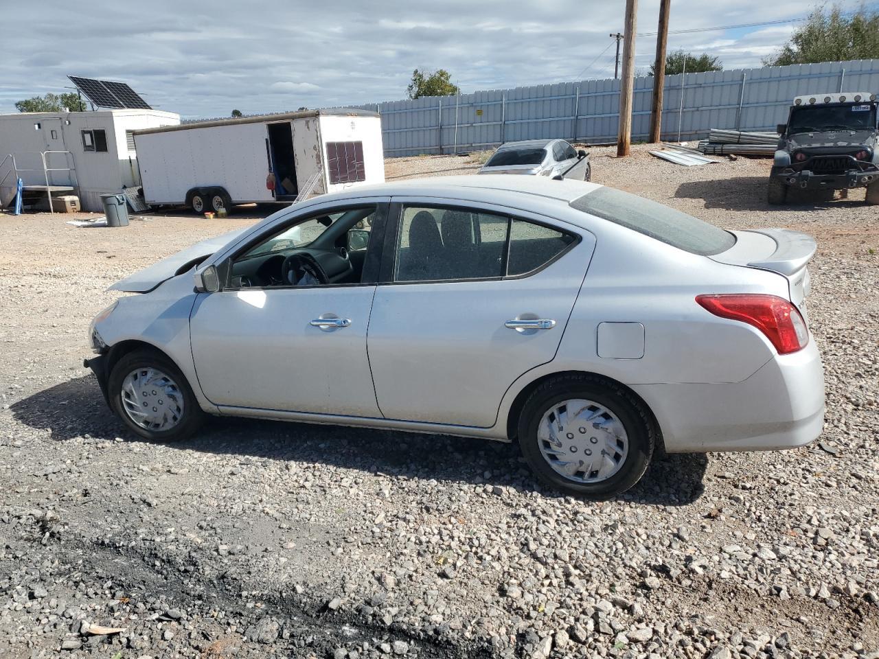 2017 NISSAN VERSA