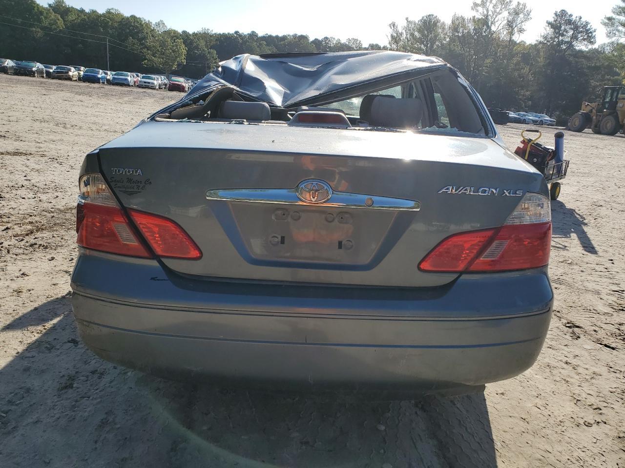2004 TOYOTA Avalon
