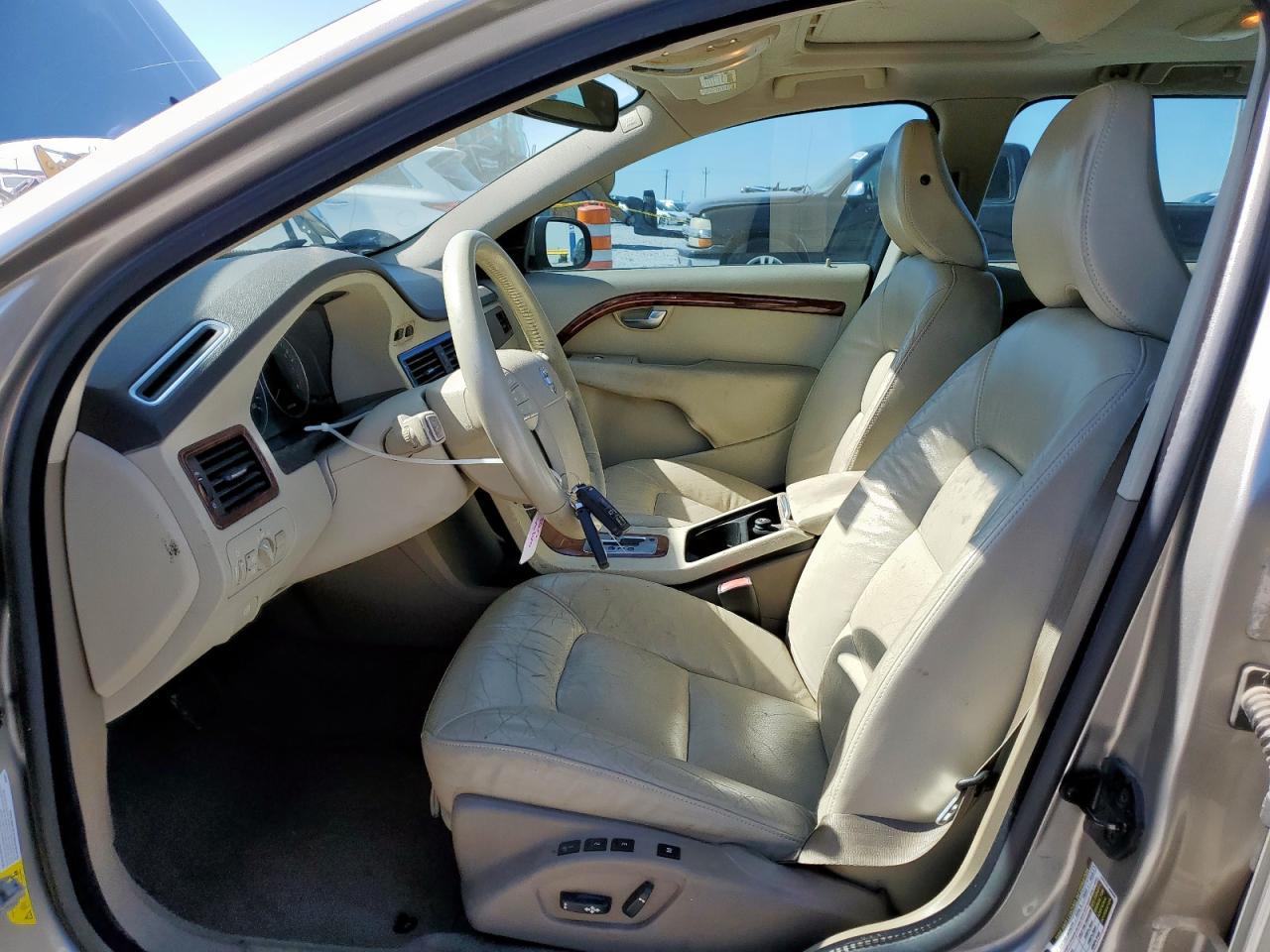 2008 VOLVO V70