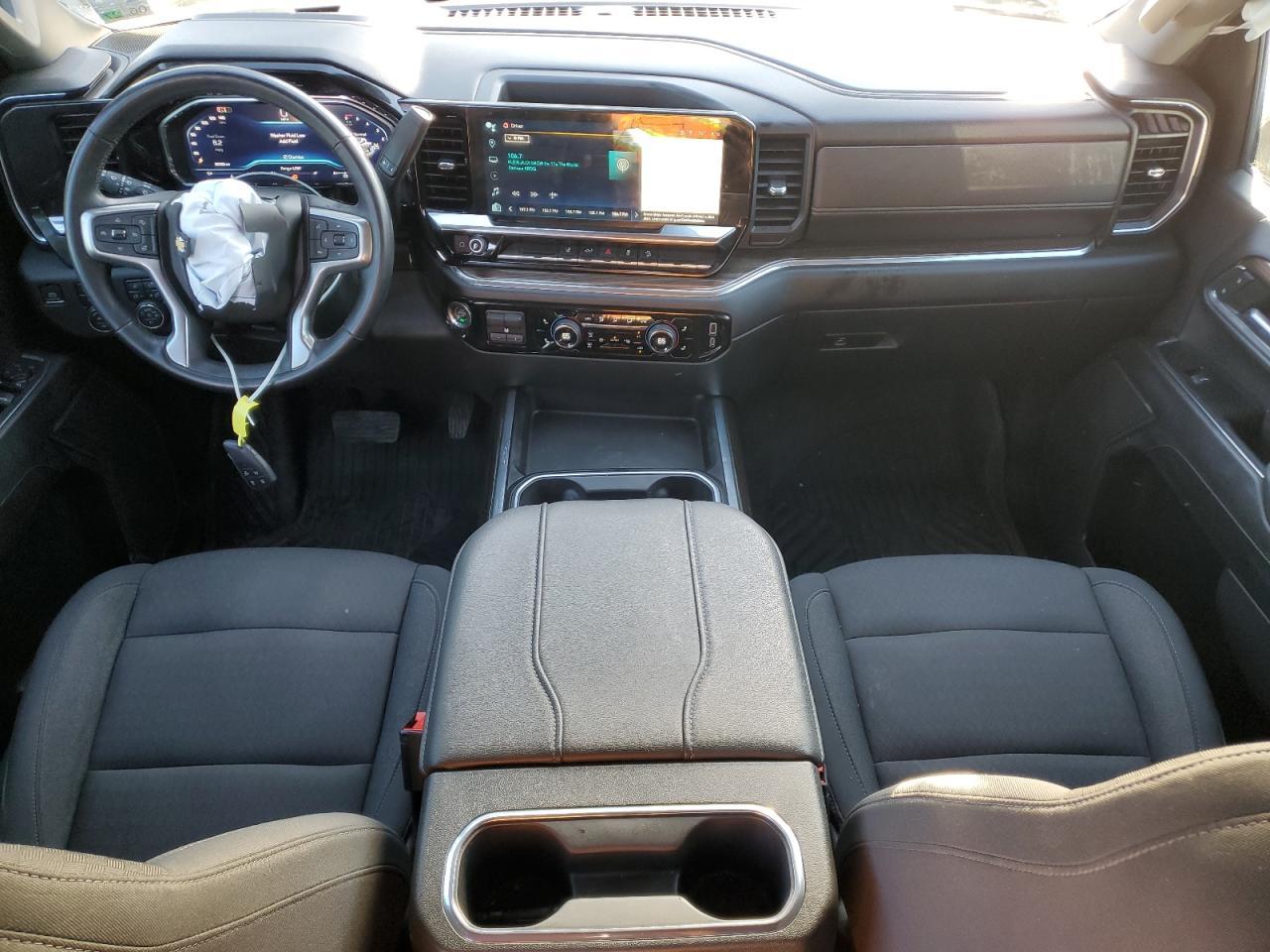 2024 CHEVROLET Silverado