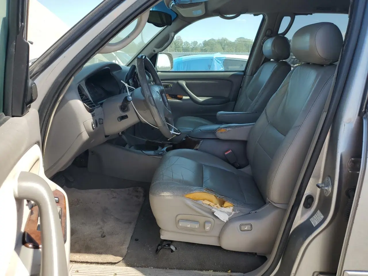 2002 TOYOTA Sequoia