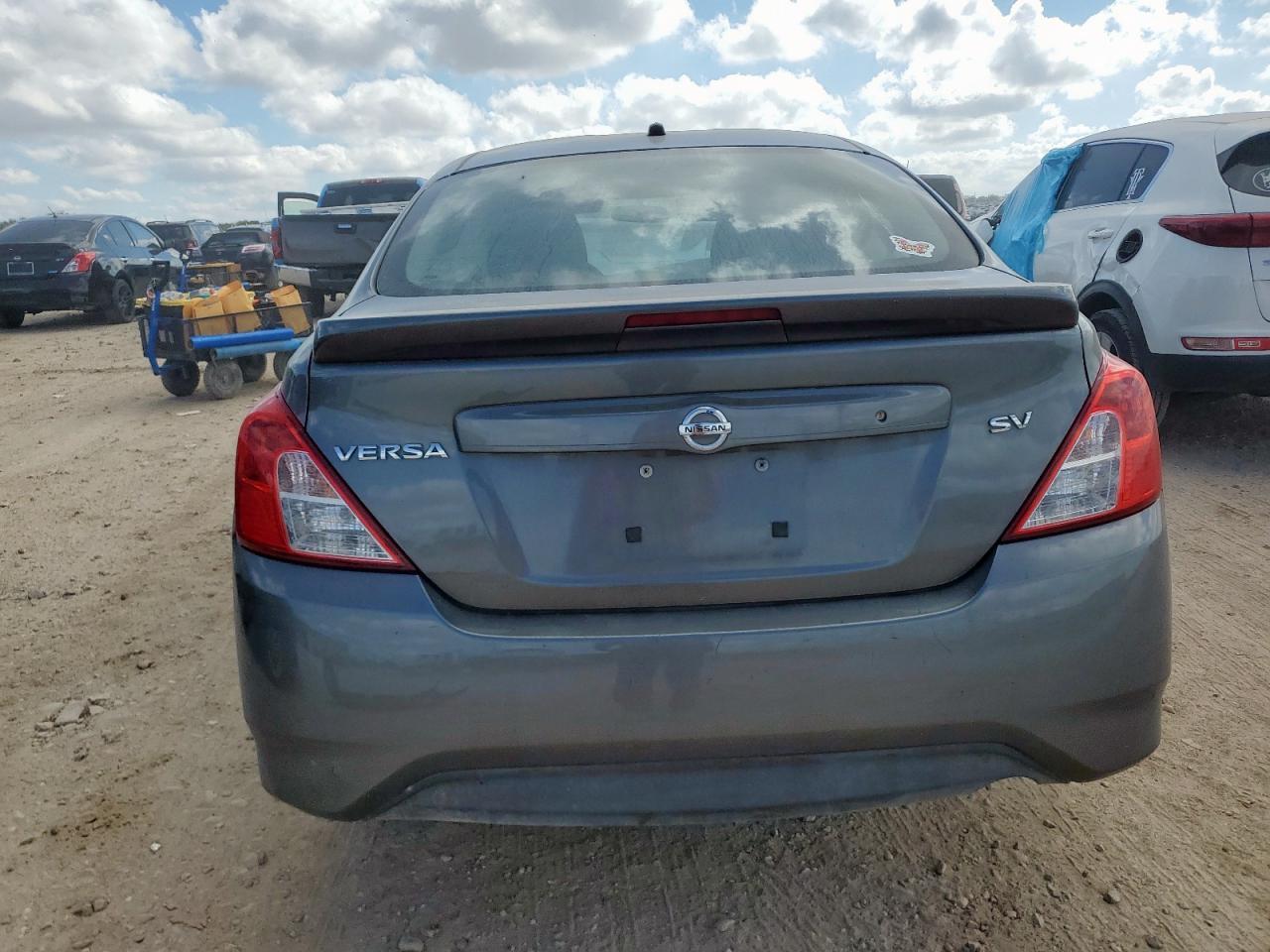 2017 NISSAN VERSA