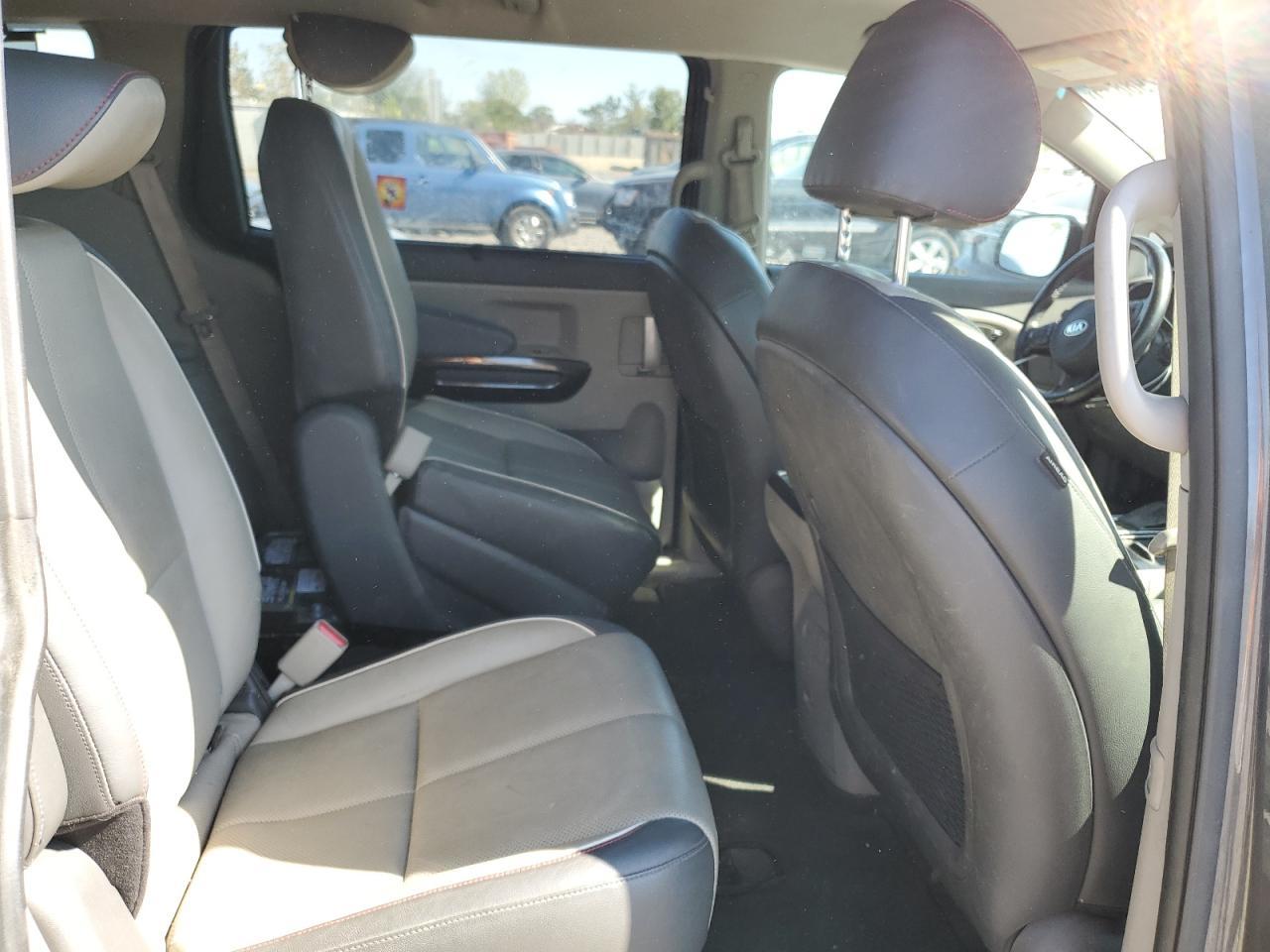 2015 KIA SEDONA