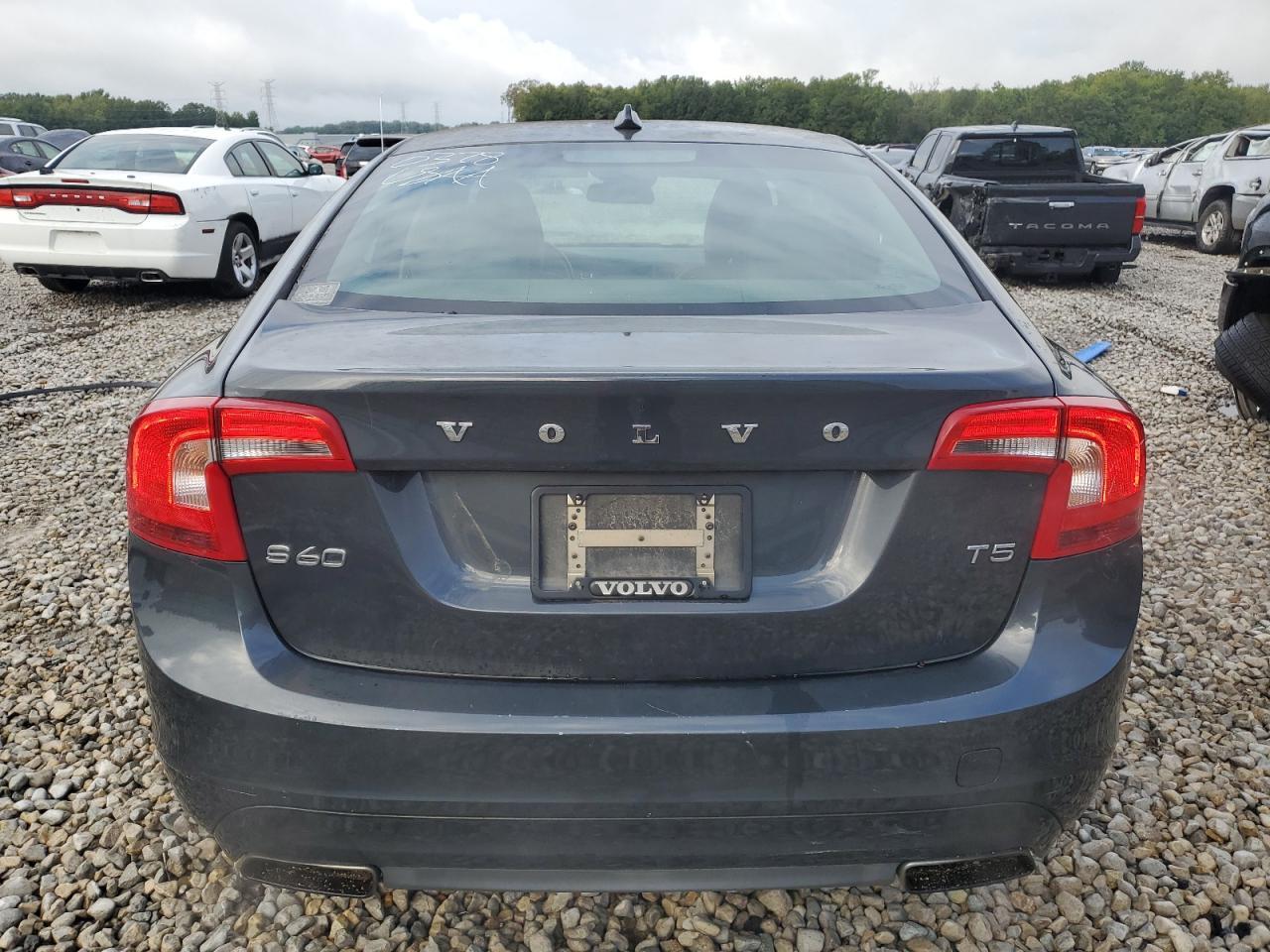 2015 VOLVO S60