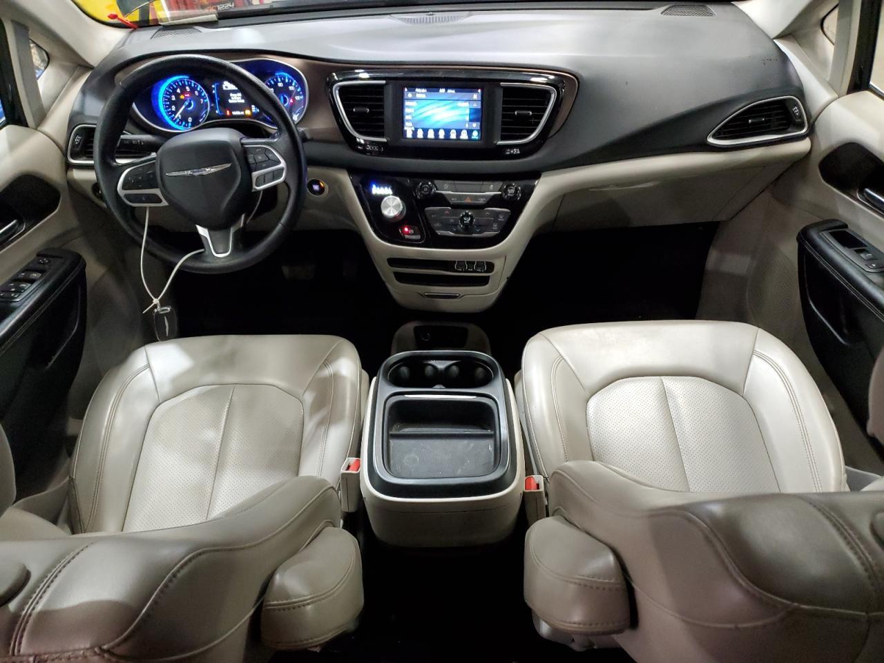 2021 CHRYSLER Voyager