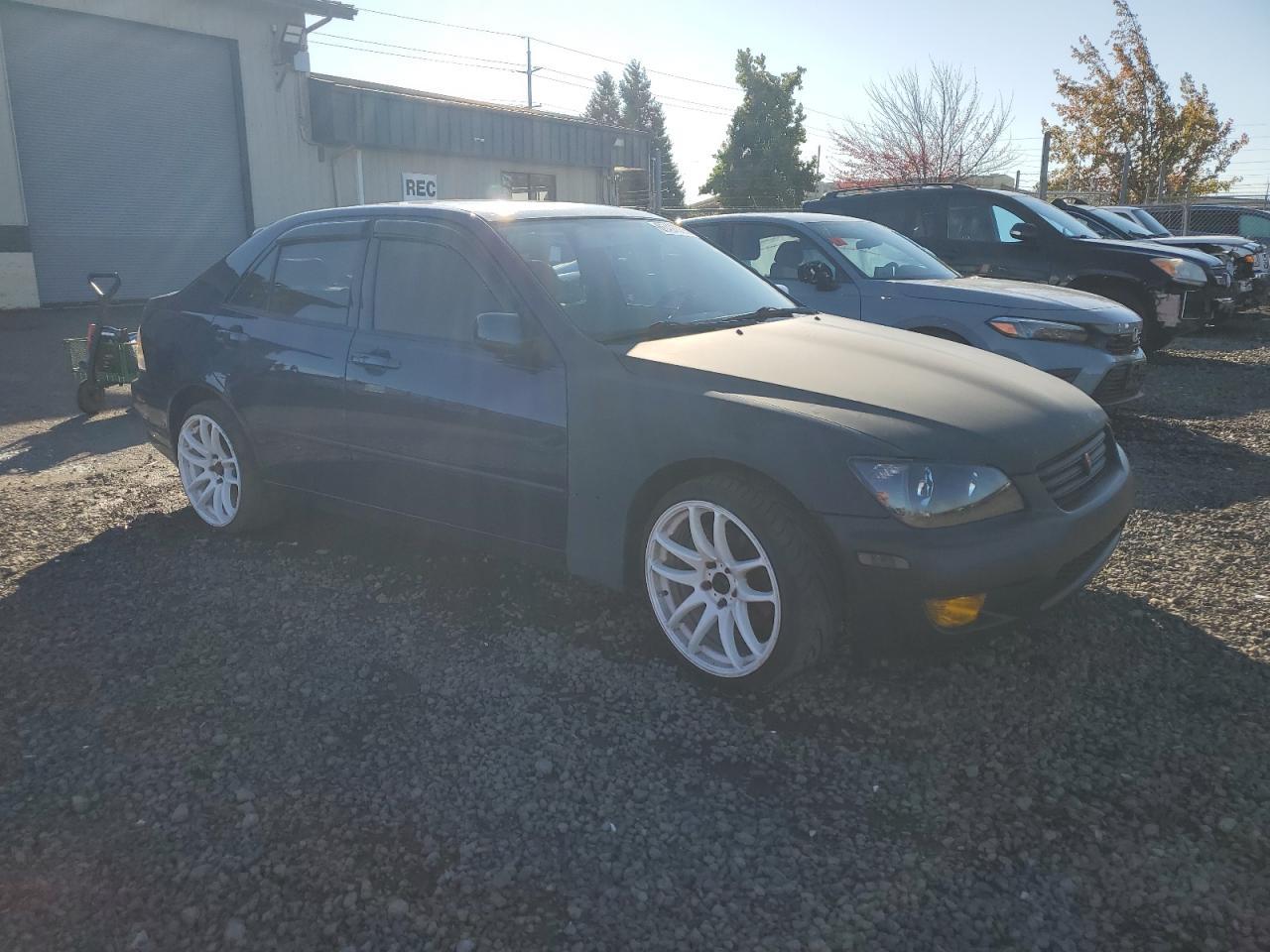 2001 LEXUS IS 300
