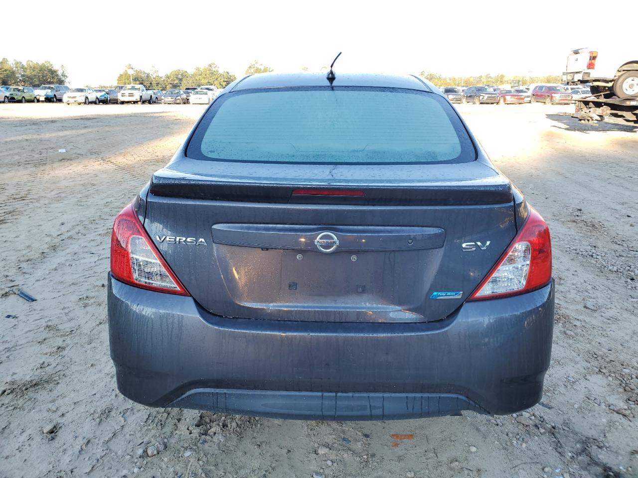 2015 NISSAN VERSA