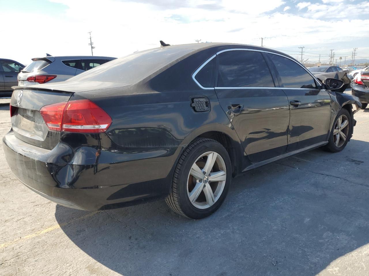 2012 VOLKSWAGEN Passat