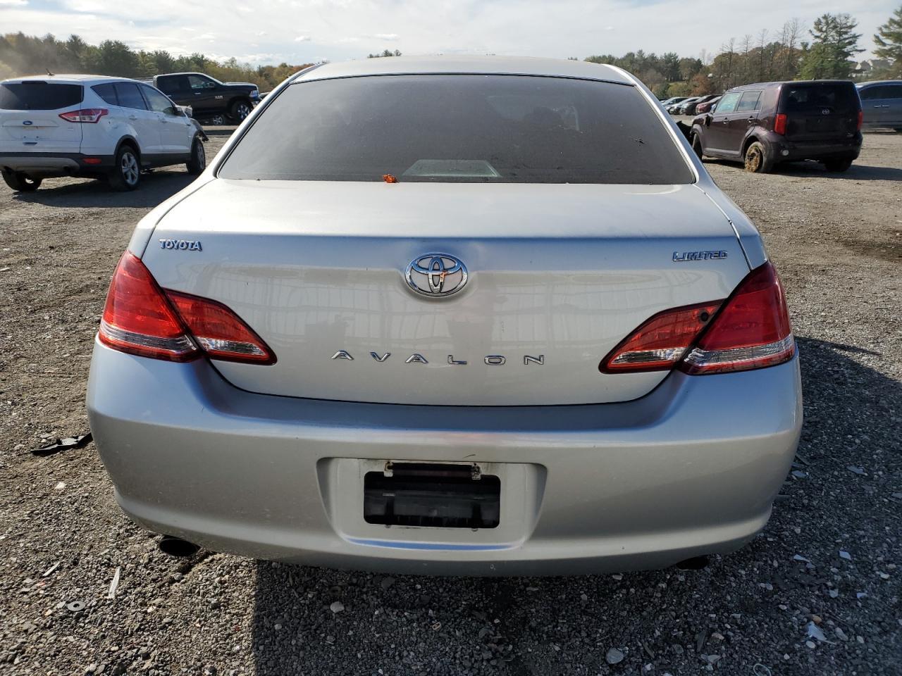 2006 TOYOTA Avalon