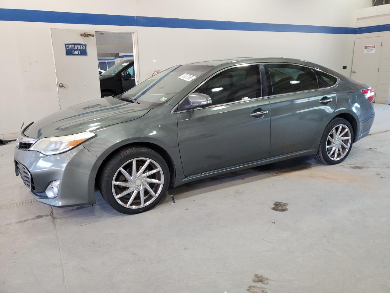 2013 TOYOTA Avalon