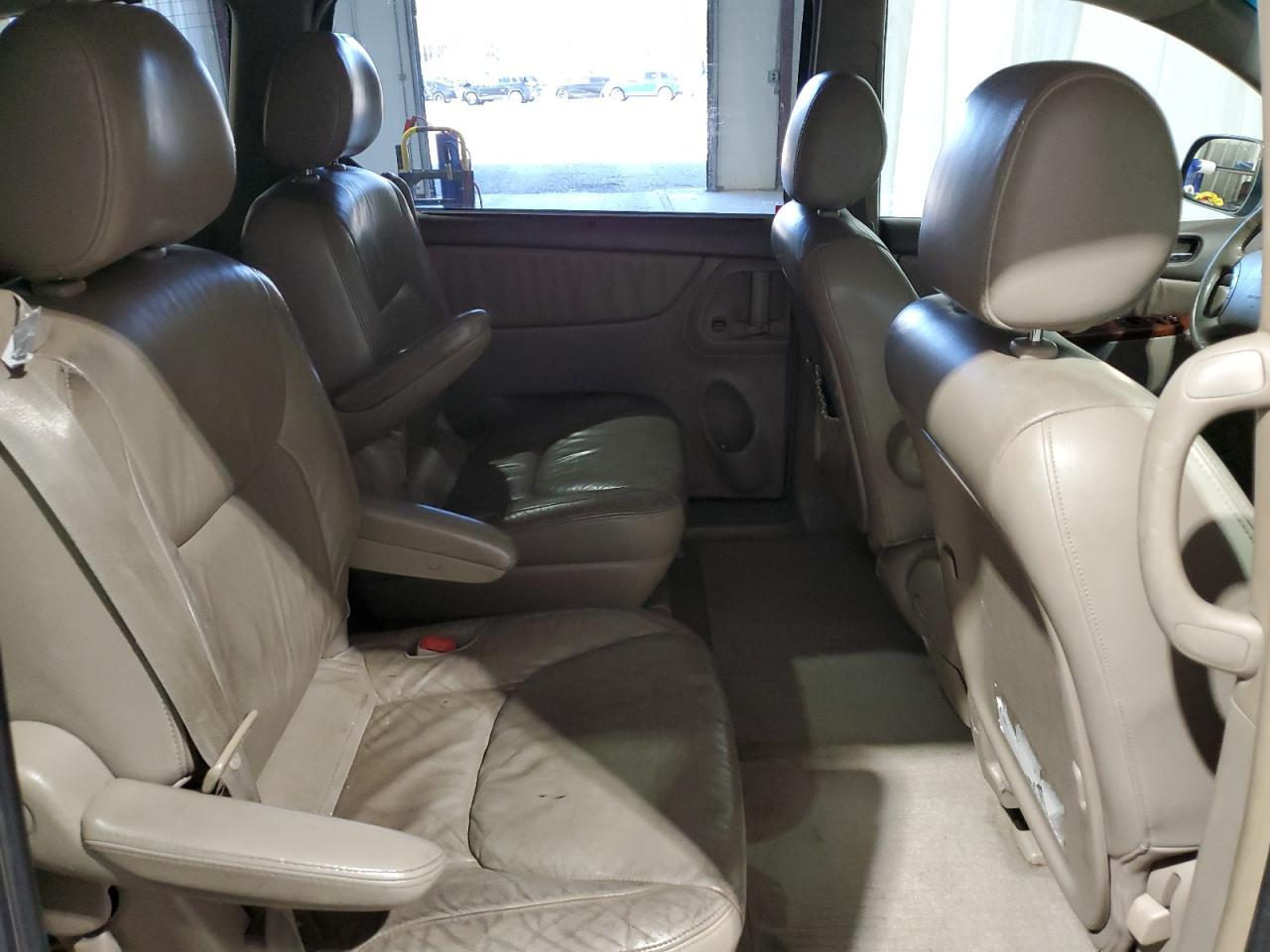 2004 TOYOTA SIENNA