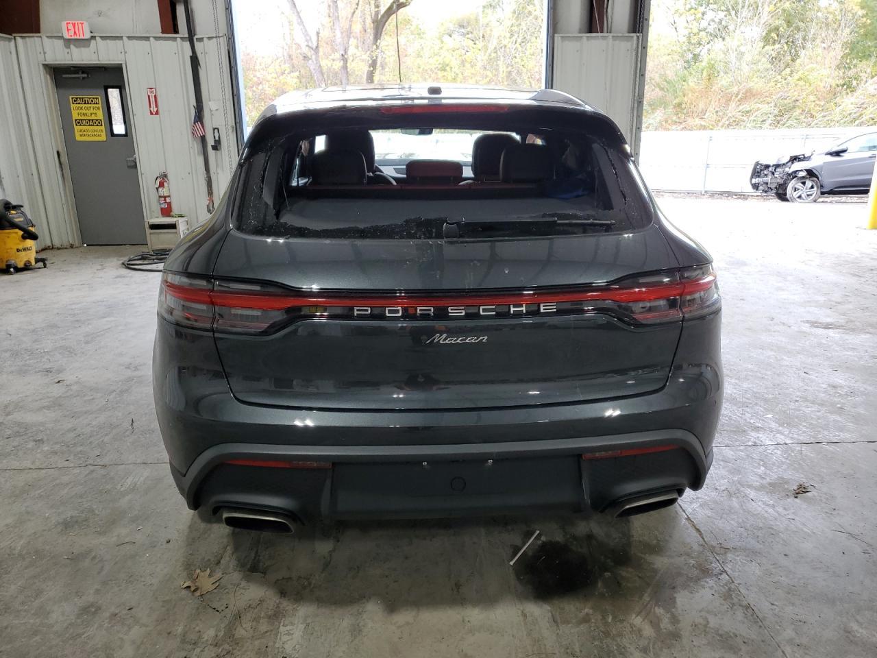 2024 PORSCHE Macan