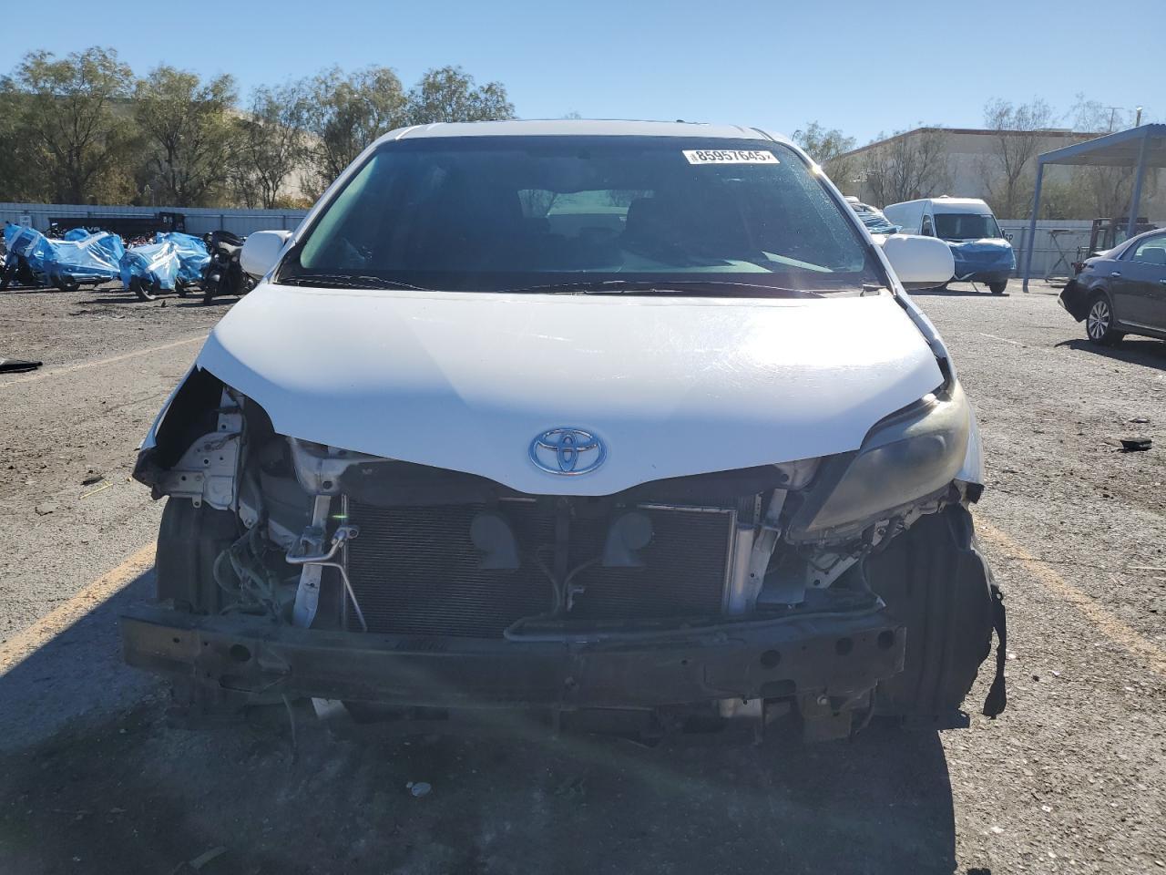 2016 TOYOTA SIENNA