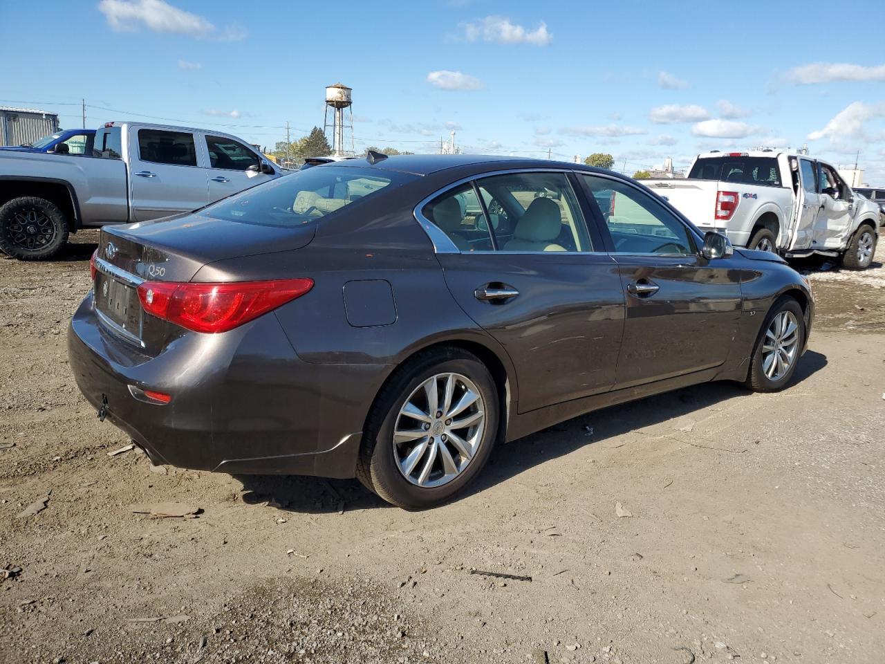 2015 INFINITI Q50
