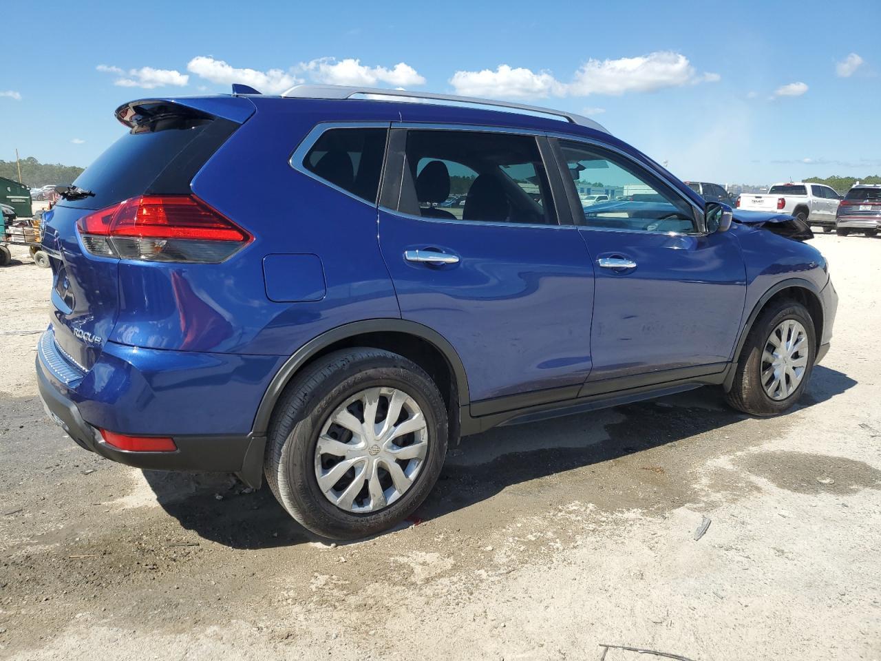 2017 NISSAN ROGUE