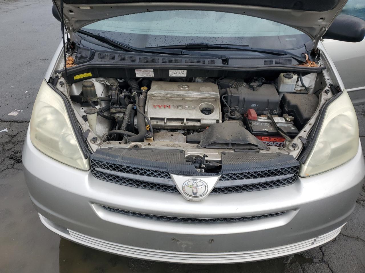 2004 TOYOTA SIENNA