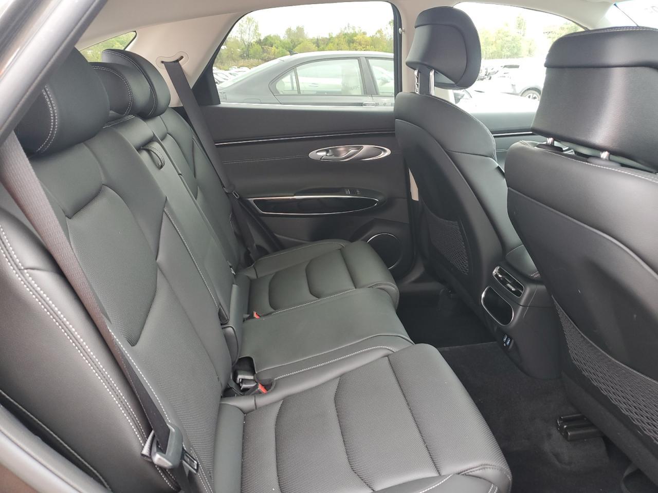 2025 GENESIS GV70