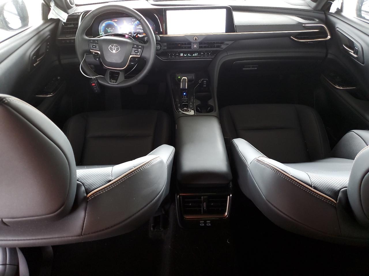 2025 TOYOTA Crown
